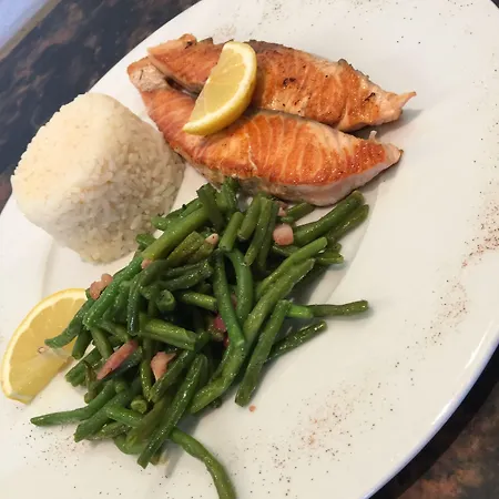 Le Roi Gourmand Hotel 2*